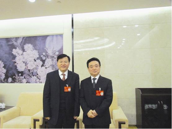 湖南省人大常委會(huì)副主任陳叔紅與董事長王五星合影